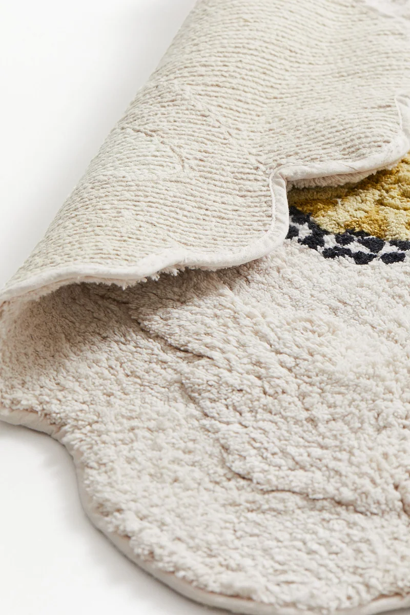 اتش اند ام سجادة حمام بتصميم مزين برسمة زهرة