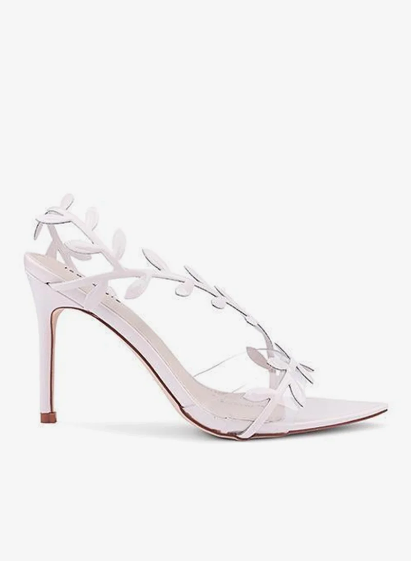 أيقون صنادل بكعب مزينة بأشرطة