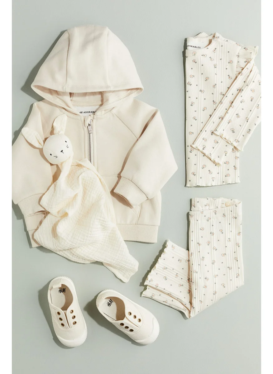 H and M Cotton Muslin Comfort Blanket