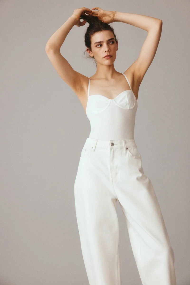 اتش اند ام جينز بخصر عالي وساق باريل