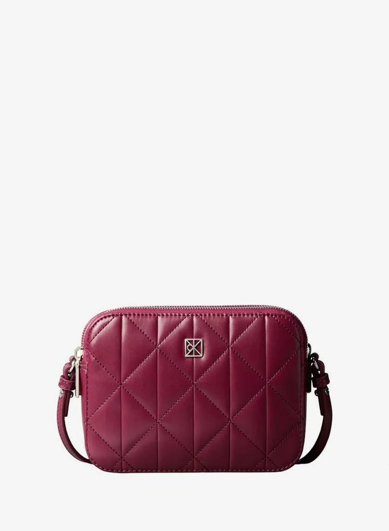 كالفن كلاين حقيبة كاميرا بسحاب مزدوج وشعار مطرز