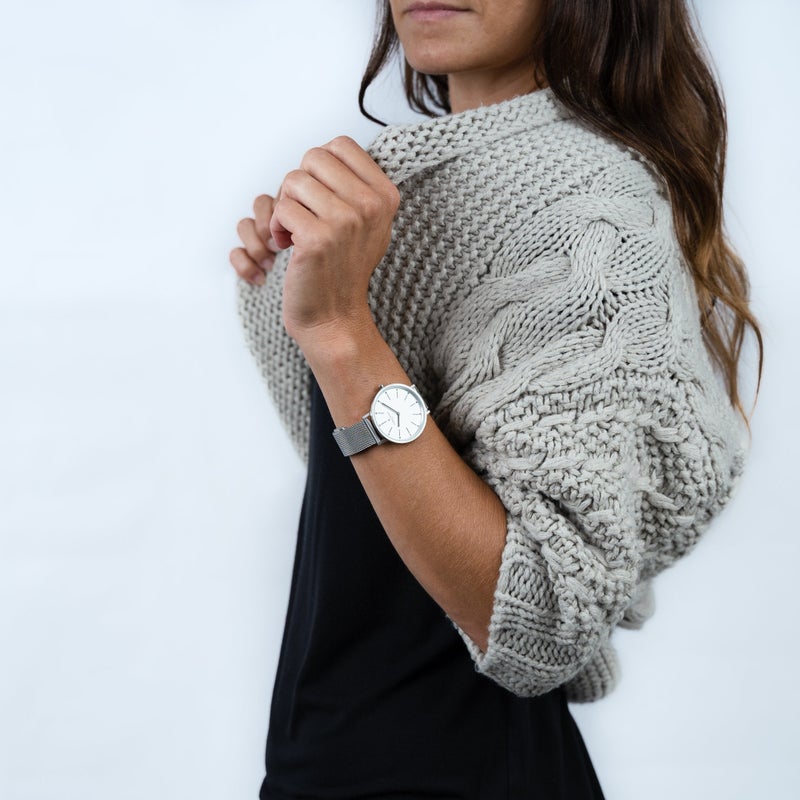 بيير كاردان ساعة نسائية من بيير كاردان بهيكل معدني فضي وسوار معدني فضي - Image 2