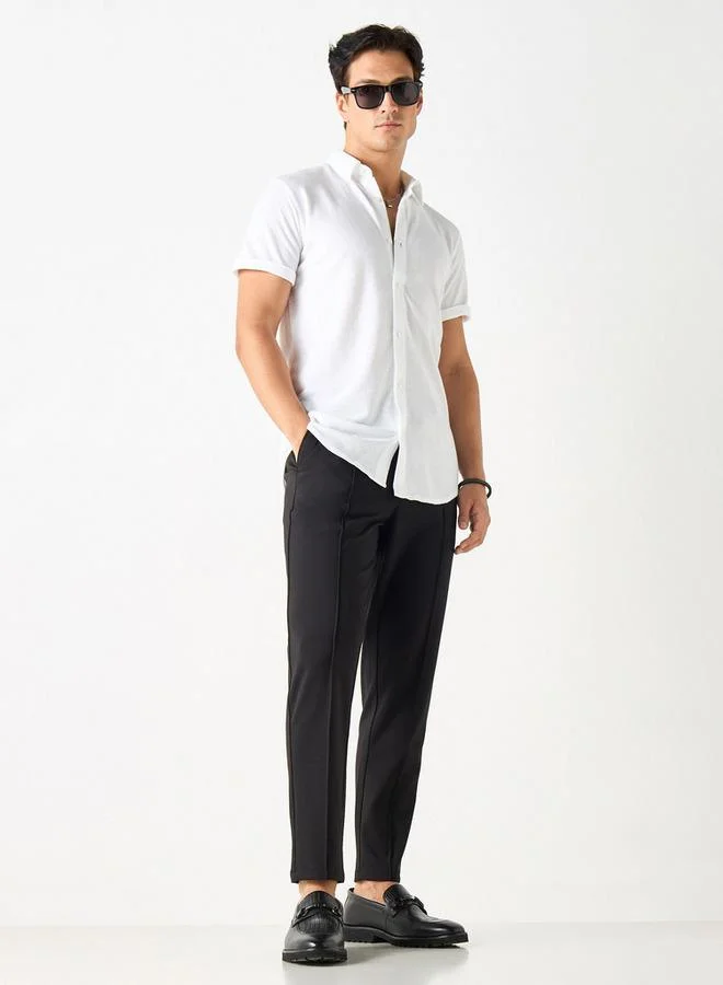 ايكونيك قميص بارز الملمس بياقة عريضة وأكمام قصيرة من آيكونيك