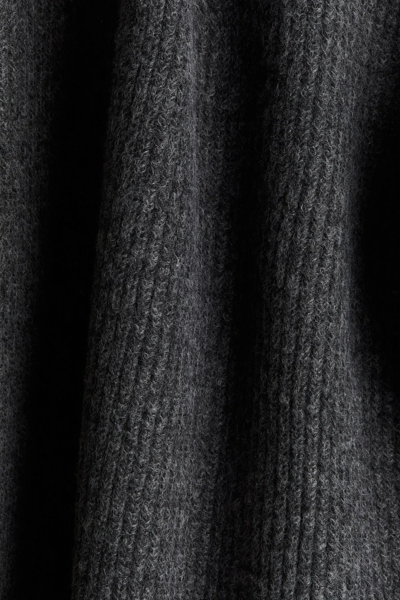 اتش اند ام كنزة بياقة عملية