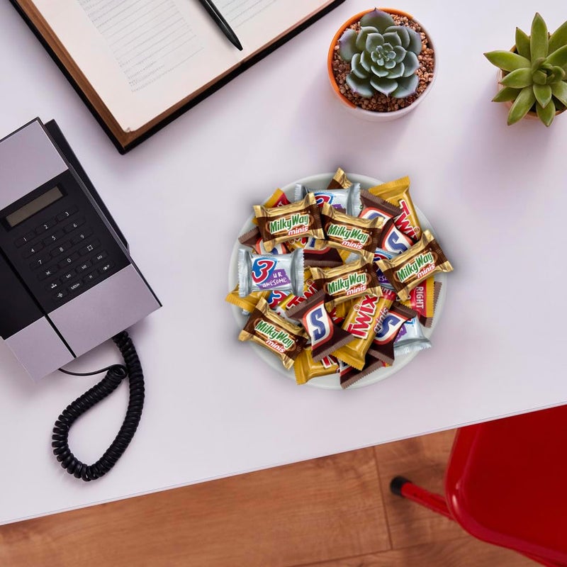 Mars حزمة متنوعة من حلوى الشوكولاتة SNICKERS و TWIX و 3 MUSKETEERS و MILKY WAY Minis لعيد الميلاد - Image 4