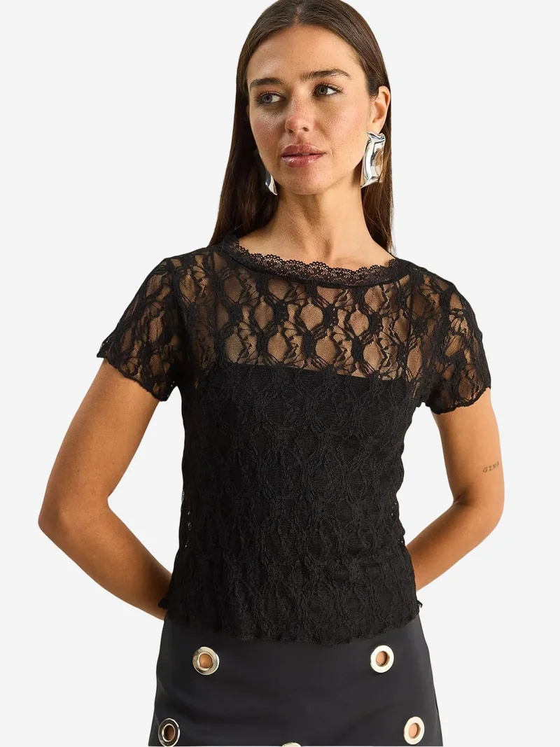 بيانكو لوتشي LUCCI Lace Crew Neck Blouse