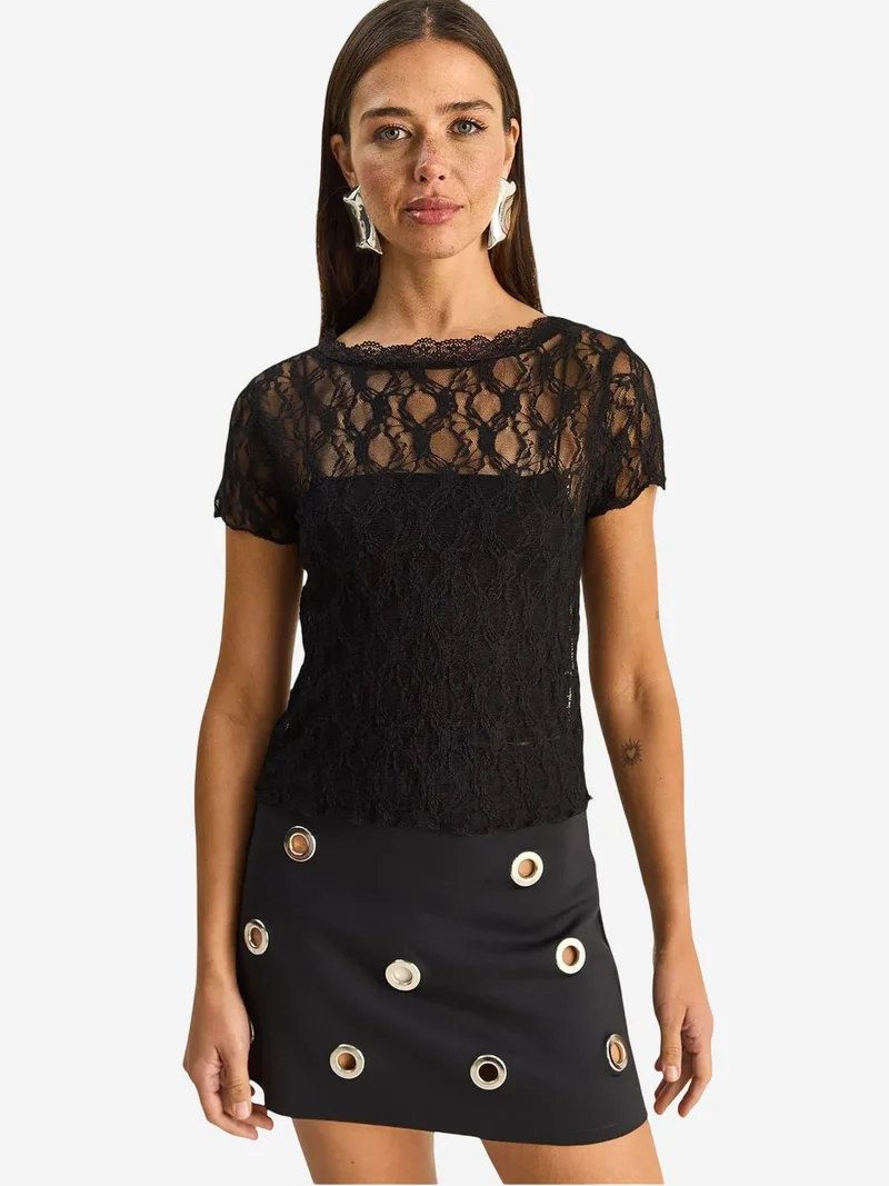 بيانكو لوتشي LUCCI Lace Crew Neck Blouse