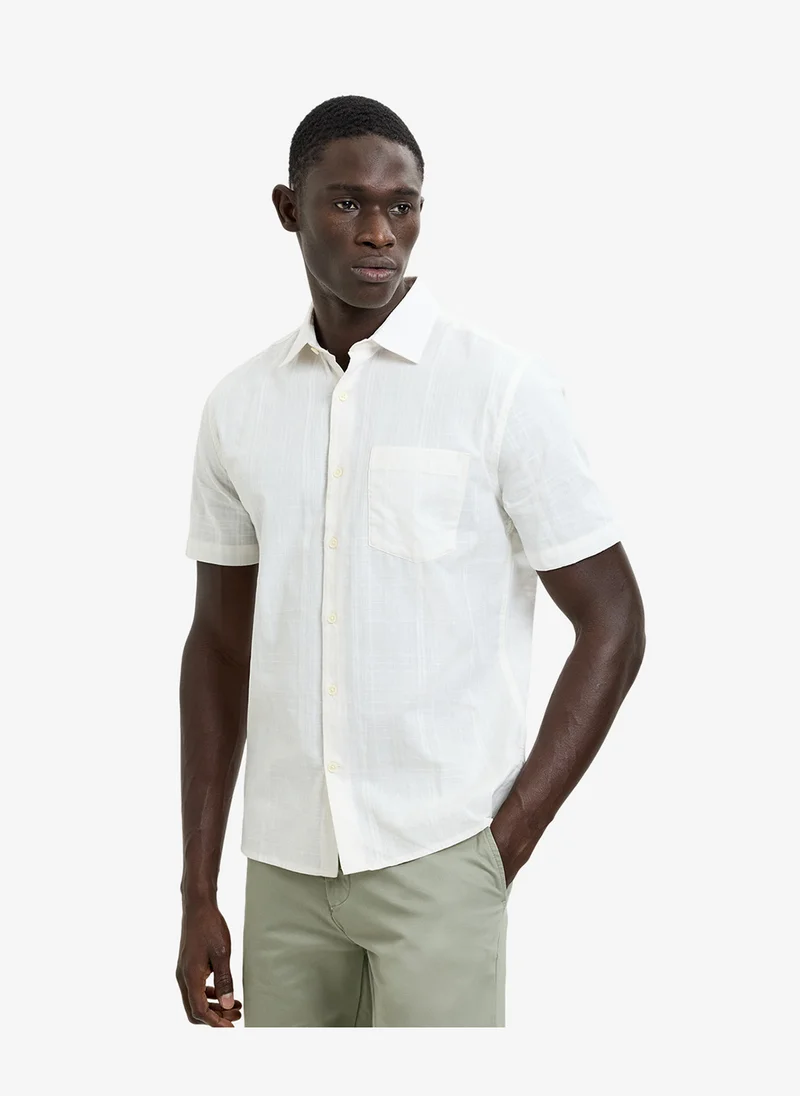 فرنش كونكشن Men's Cream White Ss Check Dobby Structre Shirt