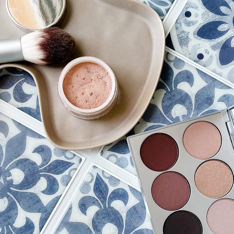 La Bella Donna Loose Mineral Foundation SPF 50 - Marta Shade, 10g - Image 4