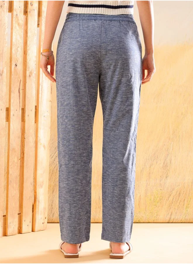 مرفوعة Women Regular Fit Solid Mid-Rise Elasticated Trousers