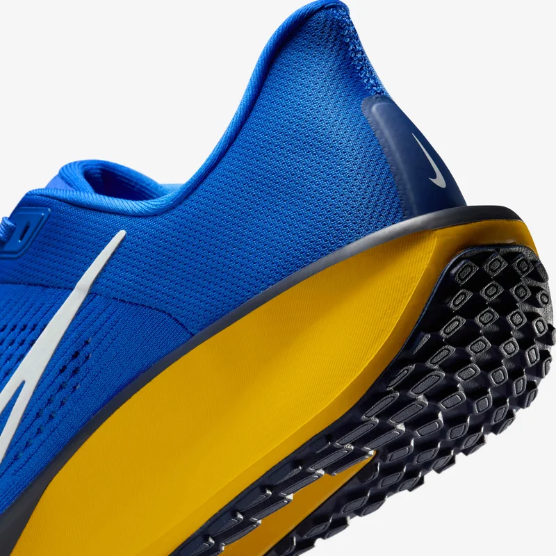 Nike Men's Quest 6 Road Running Shoes