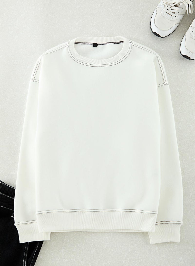 trendyol Ecru Fleece Oversize Sweatshirt - Crew Neck, Stitching Detail - Image 5