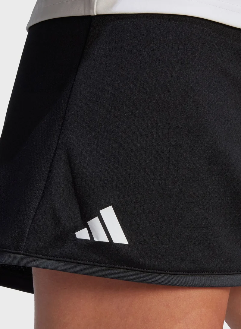 adidas تنورة رياضية مزينة بشعار