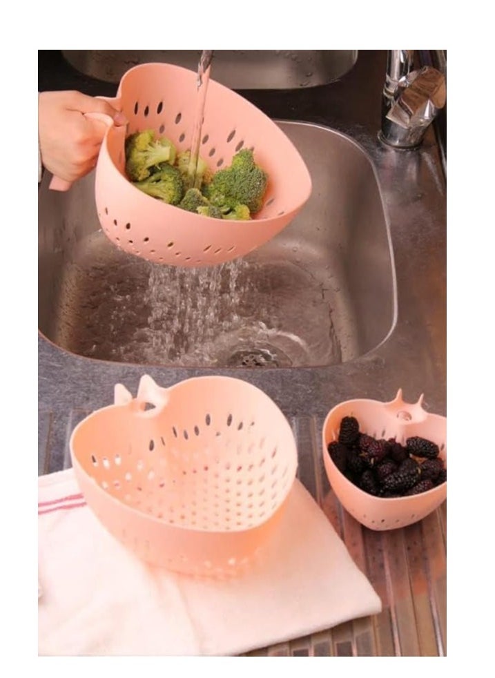 Set of 3 vegetable and fruit strainers, made of plastic in different sizes. Multi-purpose kitchen strainers designed in a heart and hand shape for easy handling and use.
