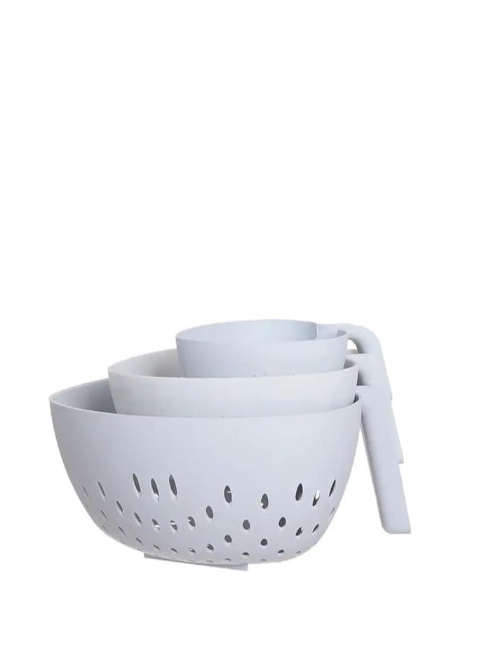 Set of 3 vegetable and fruit strainers, made of plastic in different sizes. Multi-purpose kitchen strainers designed in a heart and hand shape for easy handling and use.