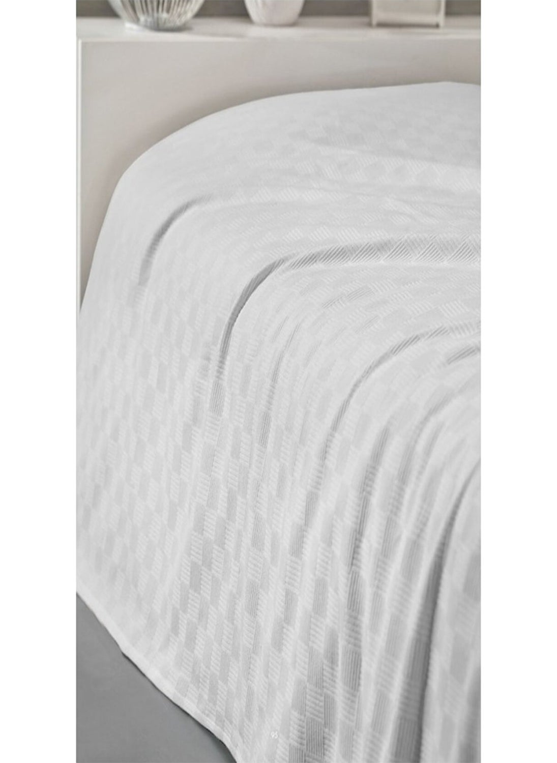 INTER Z Single White Checkered Pique. Checkered Hotel Pike 160 x 230  - Image 1