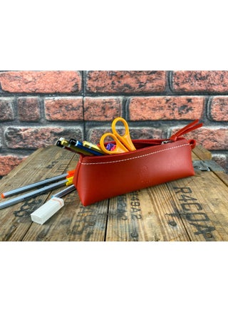 Mona Lisa Soft Leather Stylish Triangle Pen Holder Red - pzsku/Z0CD2DFEB1C4B2A960CEAZ/45/_/1725792067/d3200b25-baa0-4cab-8ece-18670a541505