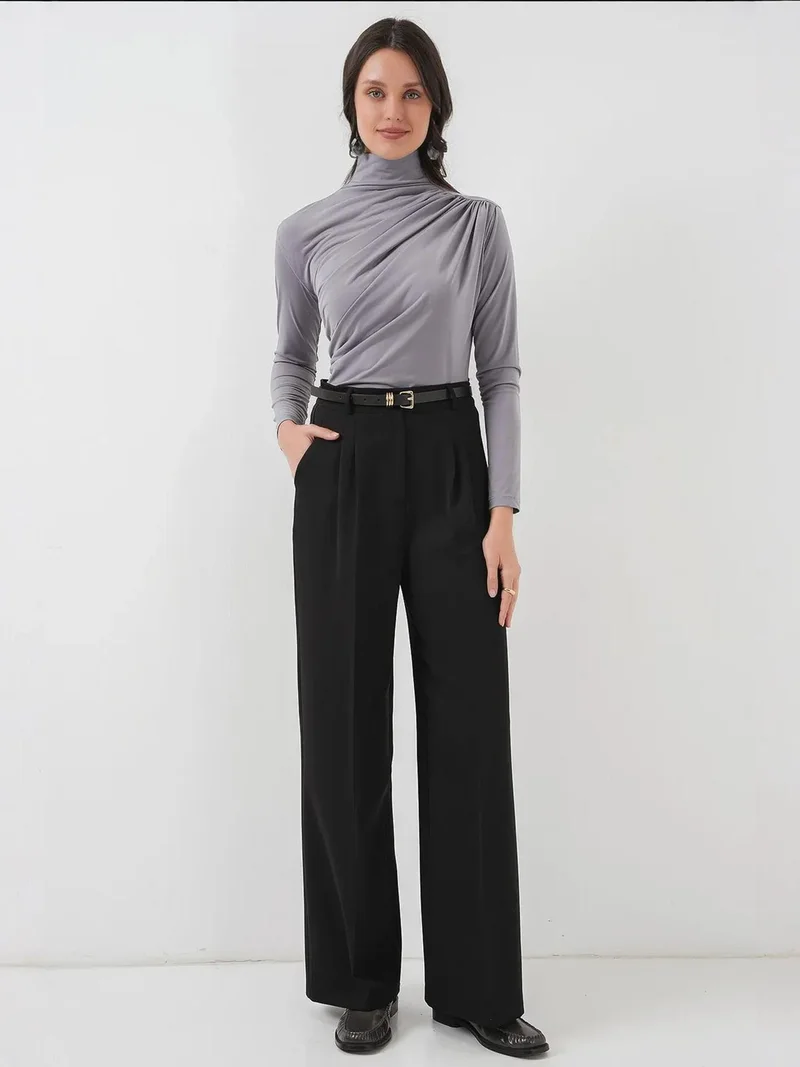 بيغ دارت بلوزة بياقة مدورة ضيقة بتفاصيل درابيه