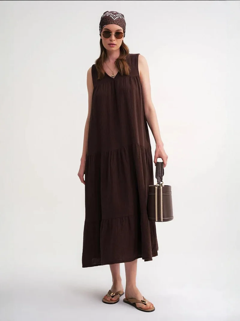 ميكسراي فستان ميدي بدون أكمام بياقة على شكل حرف  من الموسلين مع جيوب