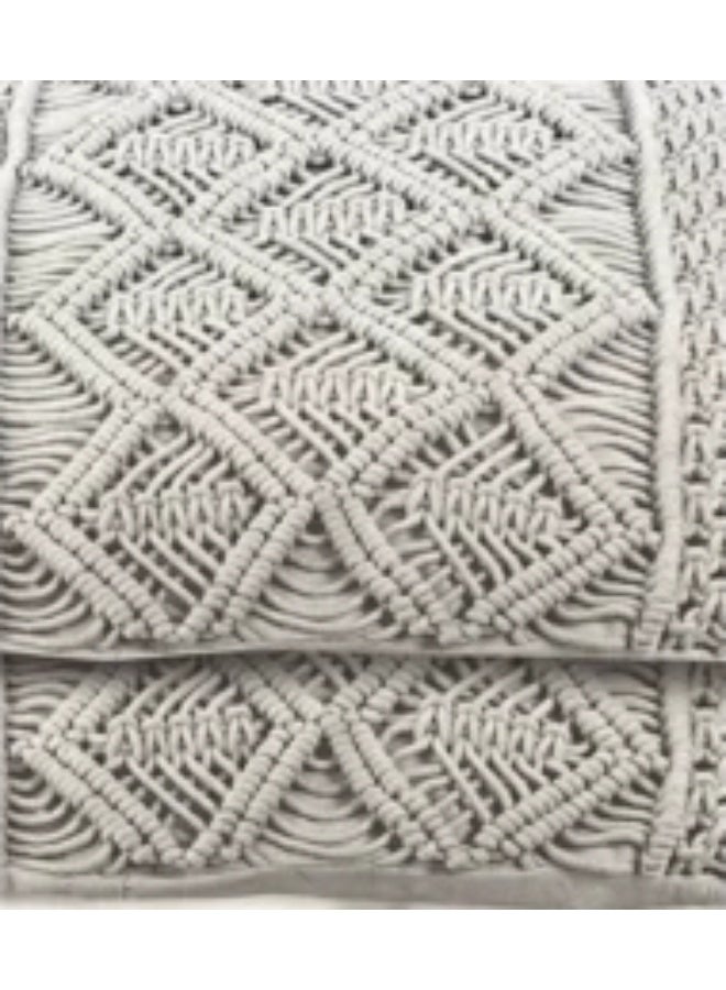 HMK CRAFTS كوشن مكرمية  تتبرز جمال العقد اليدوية المزدوجة والمكثفة، تضفي ملمساً بارزاً وفخامة واضحة على سرير النوم أو كراسي الاسترخاء بلون أوف وايت جذاب. - Image 3