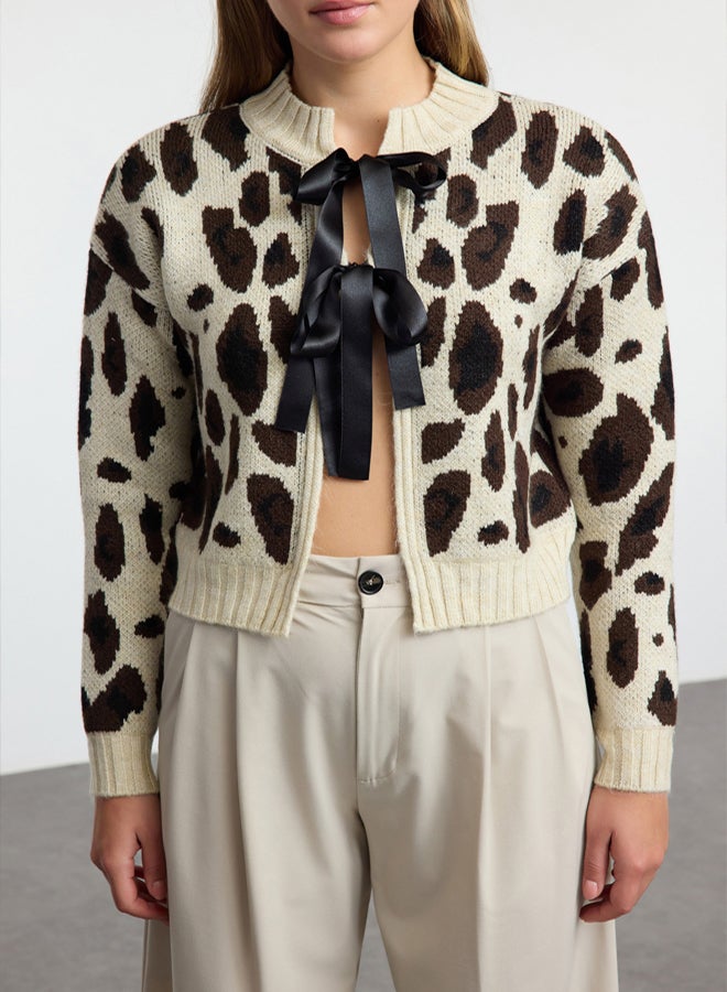 trendyol Stone Leopard Print Crop Soft Textured Knitwear Cardigan - Image 3