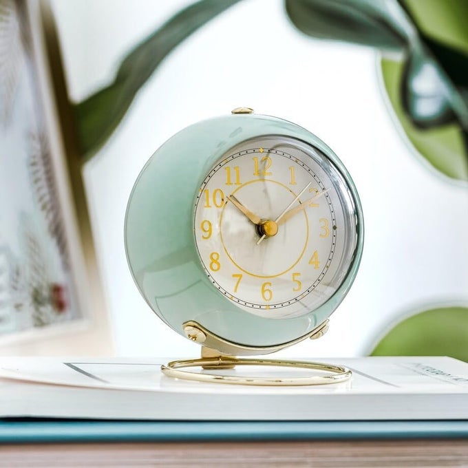 ANALOG ALARM CLOCK WITH RETRO BACKLIGHT SILENT NONTICKING SMALL DESK CLOCK WITH NIGHT LIGHT CUTE SIMPLE DESIGN FOR KIDS BEDROOM TRAVEL BEDSIDE AND DESKTOP USE BATTERY POWERED GREEN