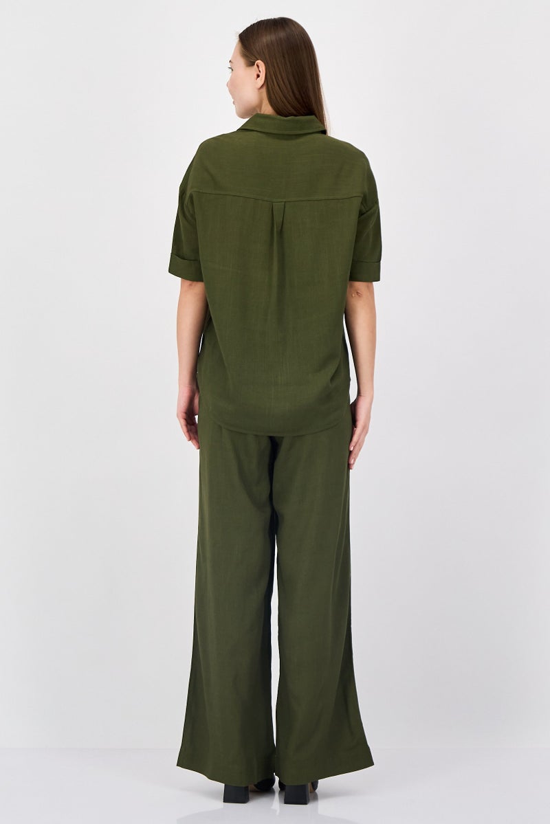 ANNE KLEIN طقم قميص وسروال مكون من 2 قطعة للنساء، زيتوني داكن - Image 4