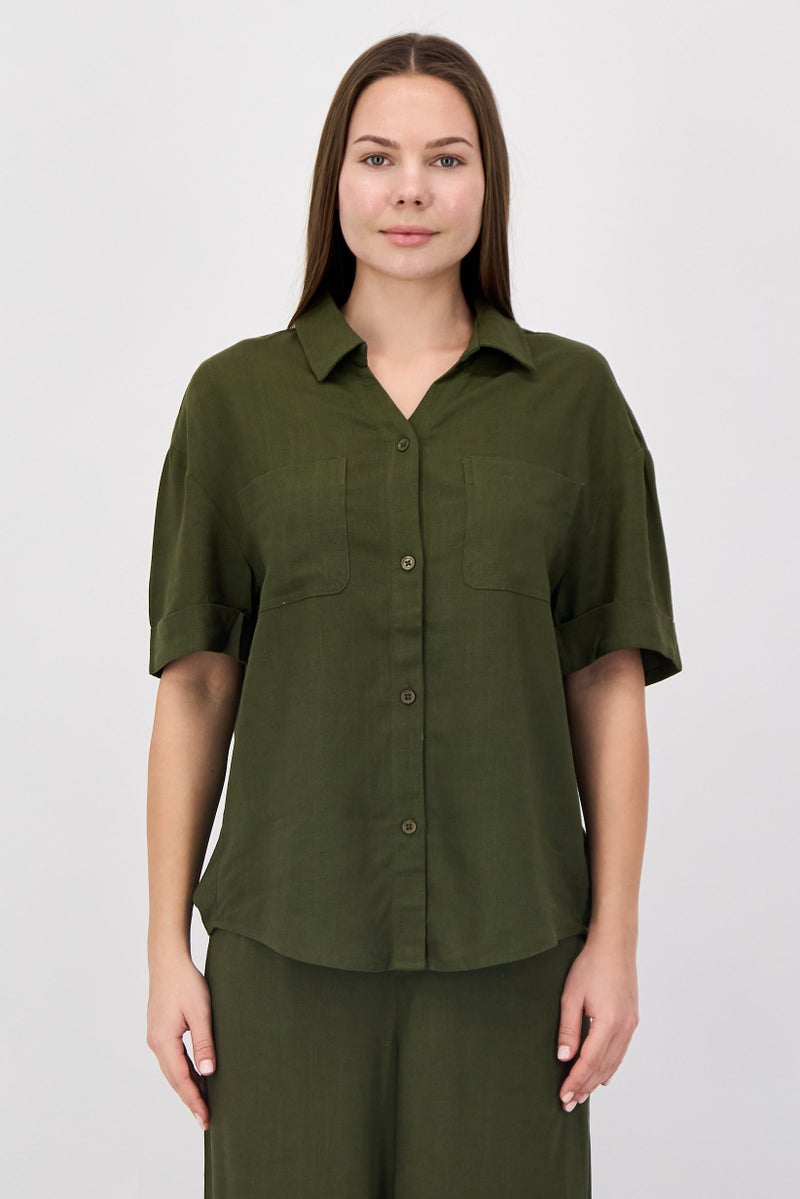 ANNE KLEIN طقم قميص وسروال مكون من 2 قطعة للنساء، زيتوني داكن - Image 2