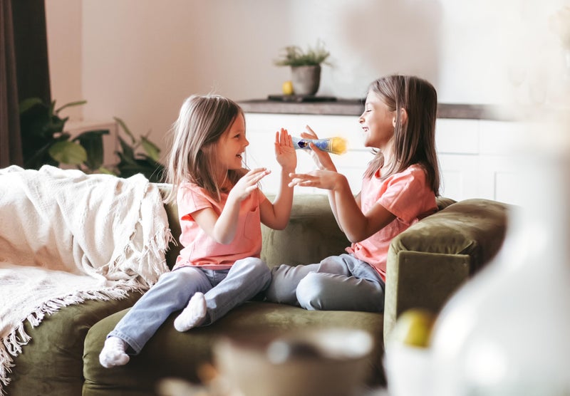 eKids Frozen Sing Along Microphone Toy for Kids with Built-in Music and Flashing Lights, Frozen Toys Make Great Stocking Stuffers for Kids (Frozen 2020) - Image 4