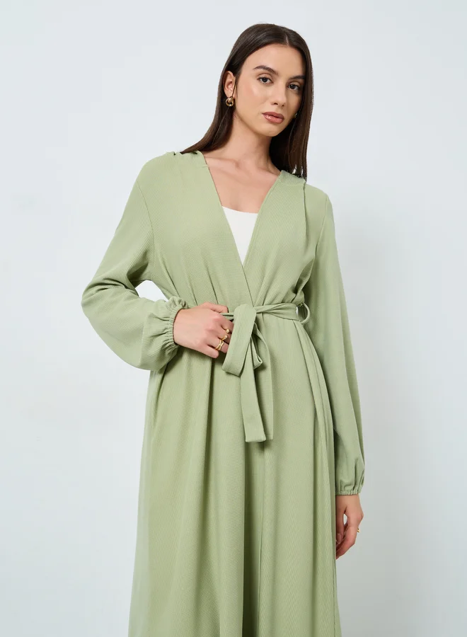 تايك تو كيمونو أخضر بغطاء رأس وحزام رباط