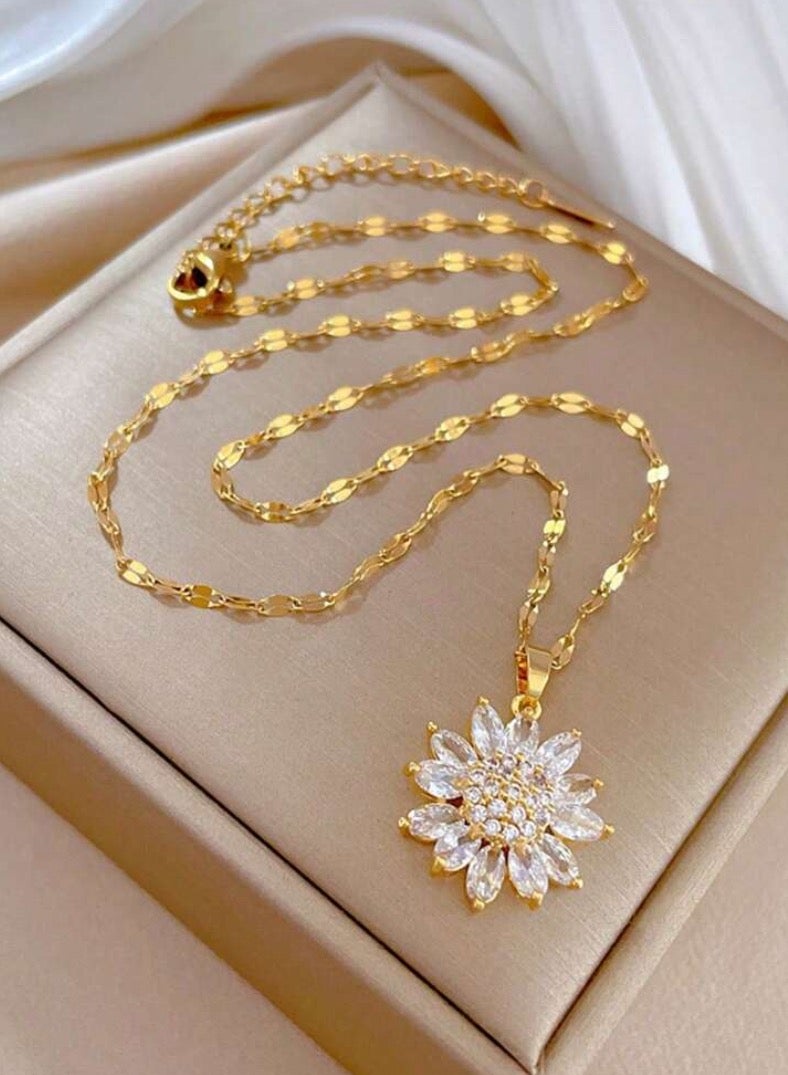 إيكوال سلسال نسائي أنيق مصنوع من الاستانلس ستيل مطلي باللون الذهبي - Image 2