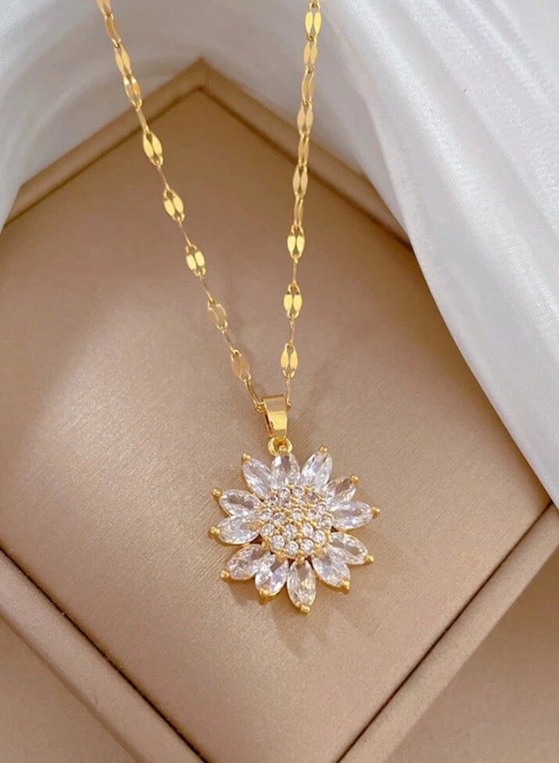 إيكوال سلسال نسائي أنيق مصنوع من الاستانلس ستيل مطلي باللون الذهبي - Image 3