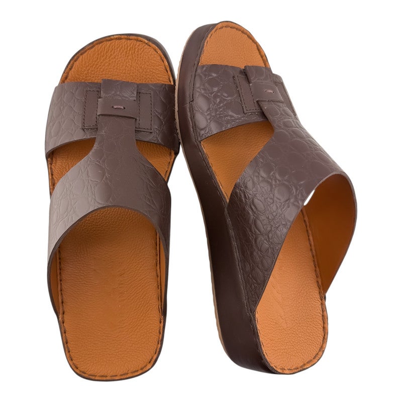 إيت صندل عربي يدوي الصنع للرجال من AET | شبشب رجالي خارجي | شبشب مفتوح من الأمام للاستخدام اليومي | جلد بقر عربي أصلي| تصميم عربي جديد | نعل داخلي بني| مريح وخفيف الوزن - Image 2