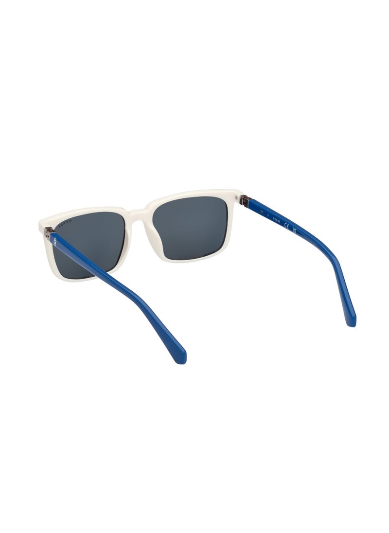 GUESS Boys UV Protection Rectangular Shape Plastic Sunglasses GU829424V52 - Lens Size: 52 Mm - White  - Image 3