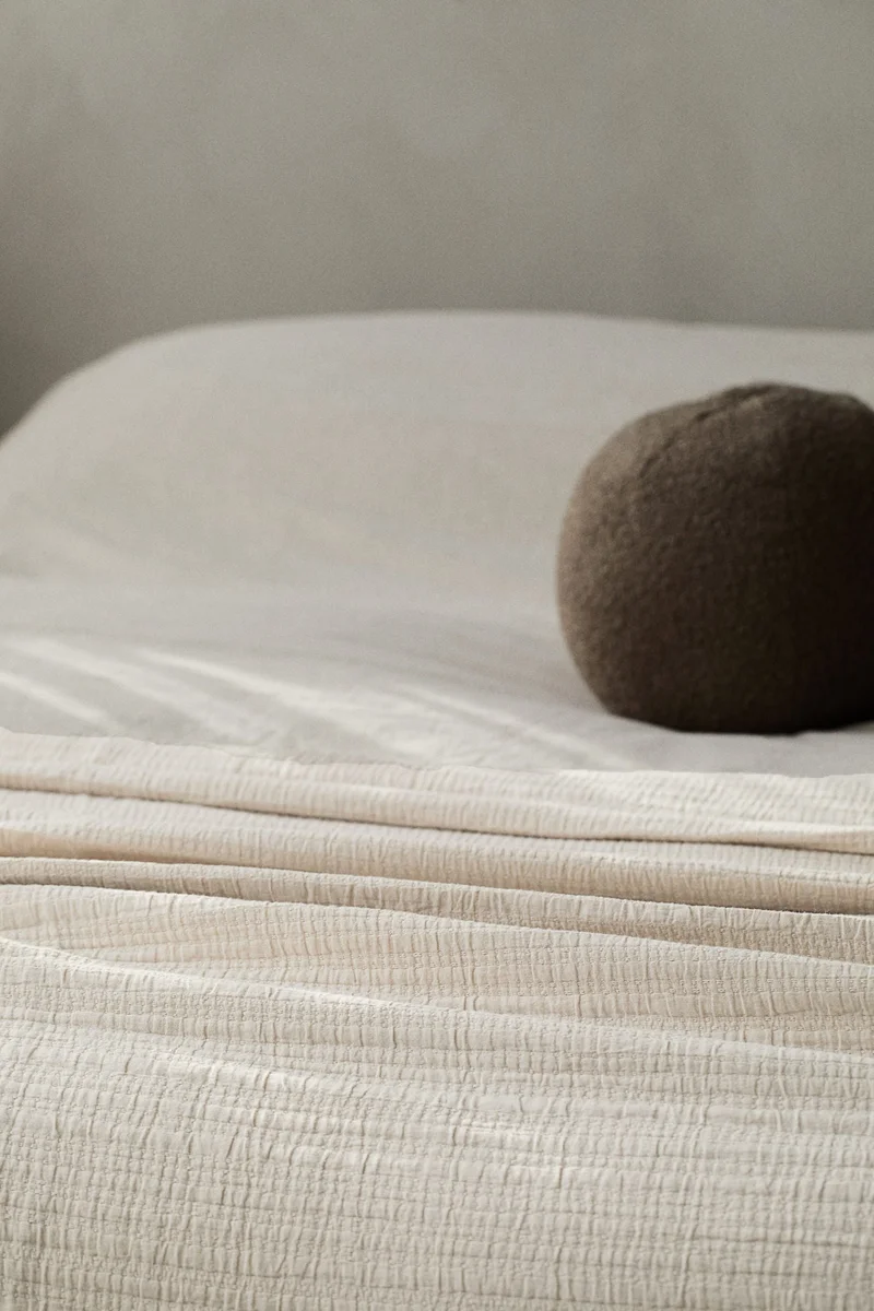 اتش اند ام مفرش سرير من قطن الموسلين