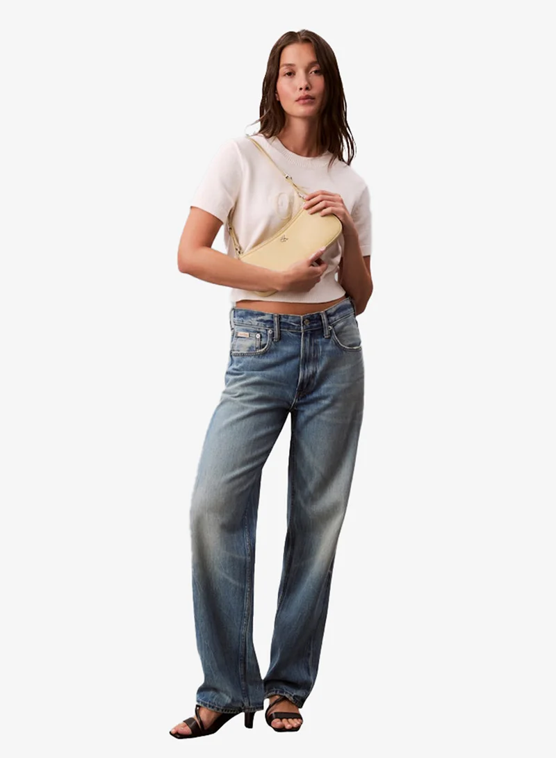 كالفن كلاين حقيبة كتف بشعار مطبوع