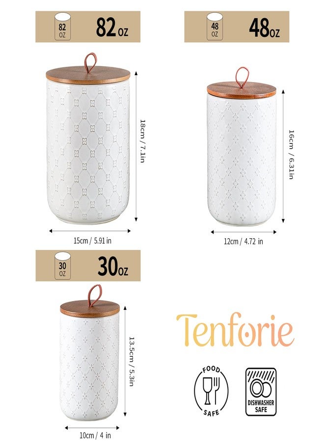 Tenforie طقم علب سيراميك من تينفوري بأغطية محكمة الإغلاق، سعة 82/48/30 أونصة، طقم علب قهوة للمطبخ، برطمانات بيضاء كبيرة للدقيق والسكر والمعكرونة والقهوة والبسكويت والشاي - طقم من 3 قطع، بنقش بارز - Image 3