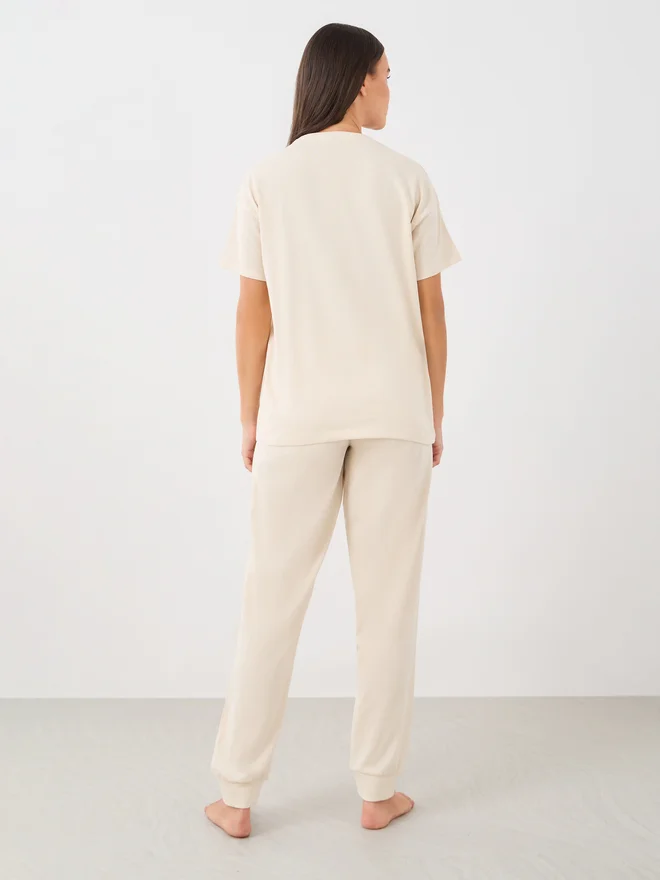 Styli Styli Unwind Graphic Print T-Shirt and Cuffed Pyjama Set