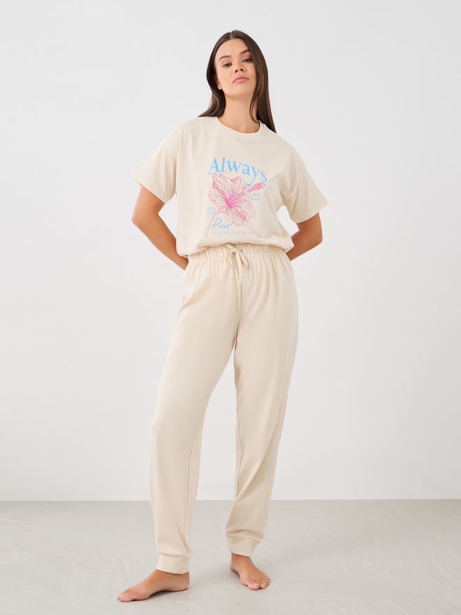 Styli Styli Unwind Graphic Print T-Shirt and Cuffed Pyjama Set  - Image 4