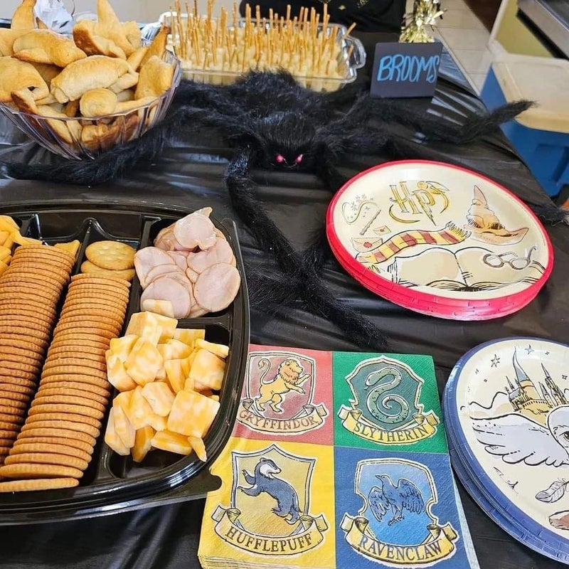 Unique Harry Potter Round Dinner Plates - 9"" | Magical Multicolor Design  Perfect Party Supplies For Birthday Celebrations & Themed Events - Pack Of 8 - Image 4