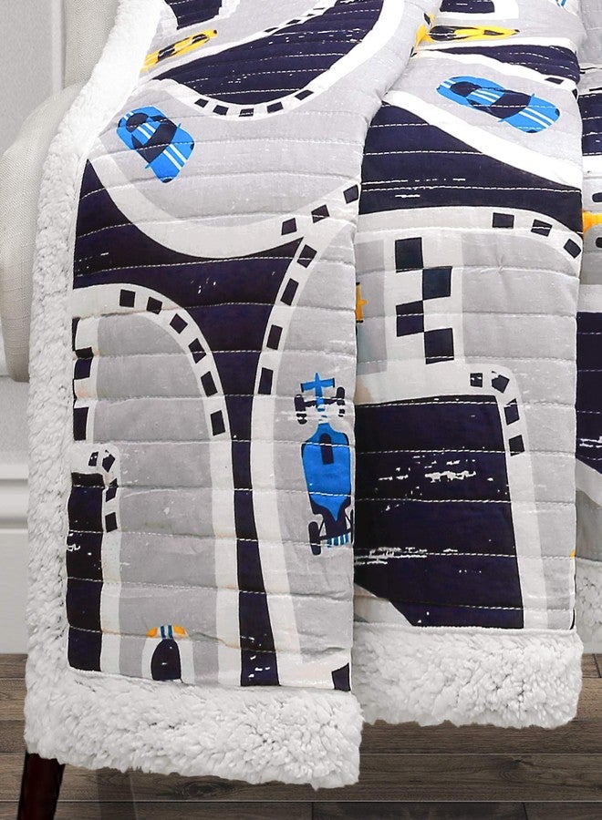 لاش ديكور بطانية شيربا قابلة للعكس للأطفال من لاش ديكور، بنقشة مسارات سيارات - 60 بوصة × 50 بوصة، لون كحلي - Image 3