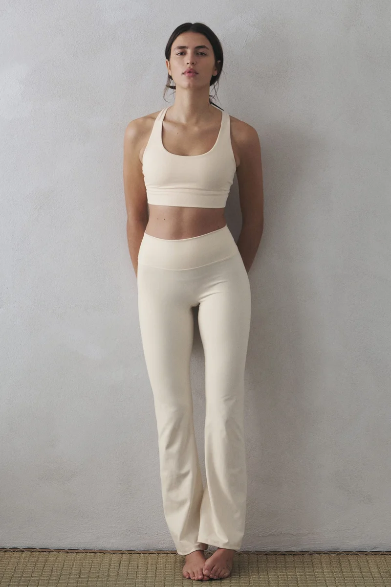 اتش اند ام لغينغز يوغا بحافة واسعة من نسيج سوفت موف وليكرا