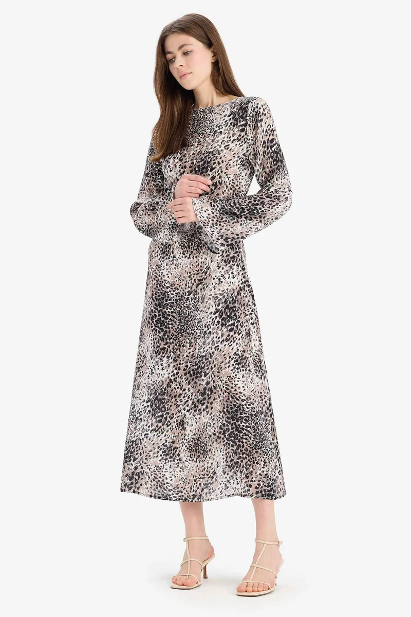 ديفاكتو A Cut Ruffle Collar Animal Patterned Midi Dress
