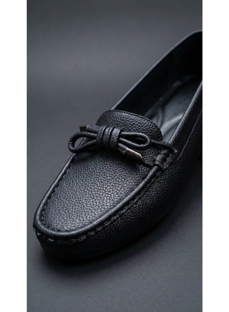 Classic women's loafers in full-grain leather with an elegant bow - Image 5