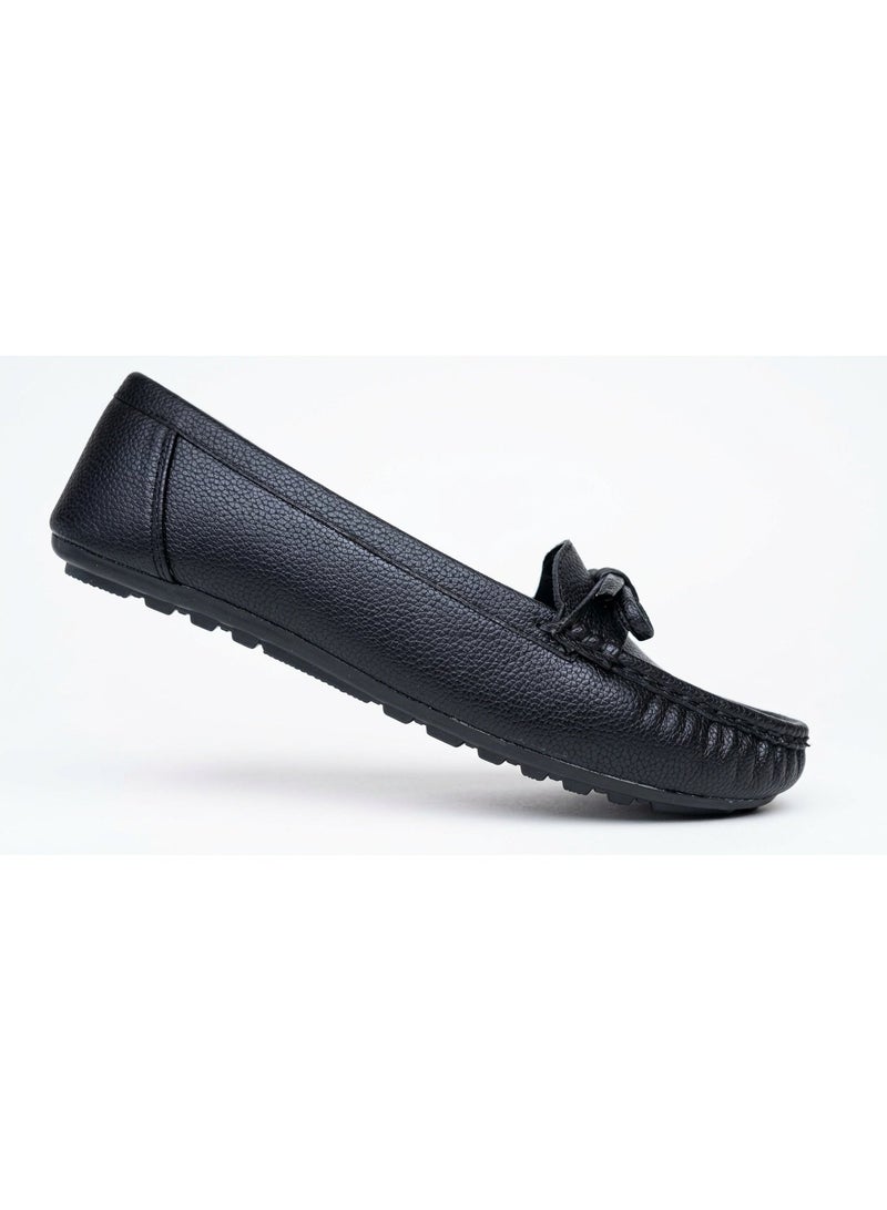 Classic women's loafers in full-grain leather with an elegant bow - Image 4