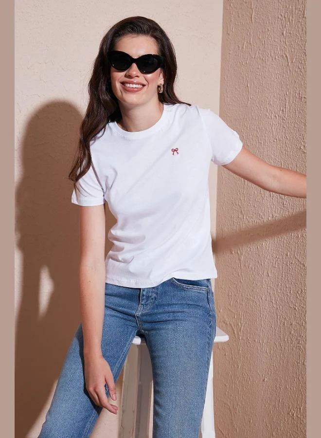 Lela Lela Cotton Slim Fit Crew Neck Minimal Embroidered Detailed T Shirt Women's T SHIRT 5866398