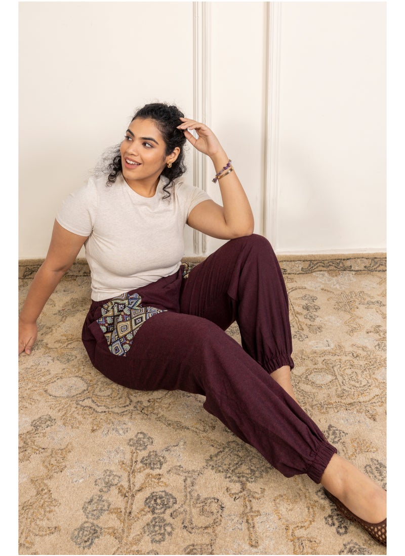 Swadesh Souq بنطال حريمي برقع فني بلون خمري فاتح | قطن نقي وقصة مريحة مستوحاة من الطابع البوهيمي  - Image 4