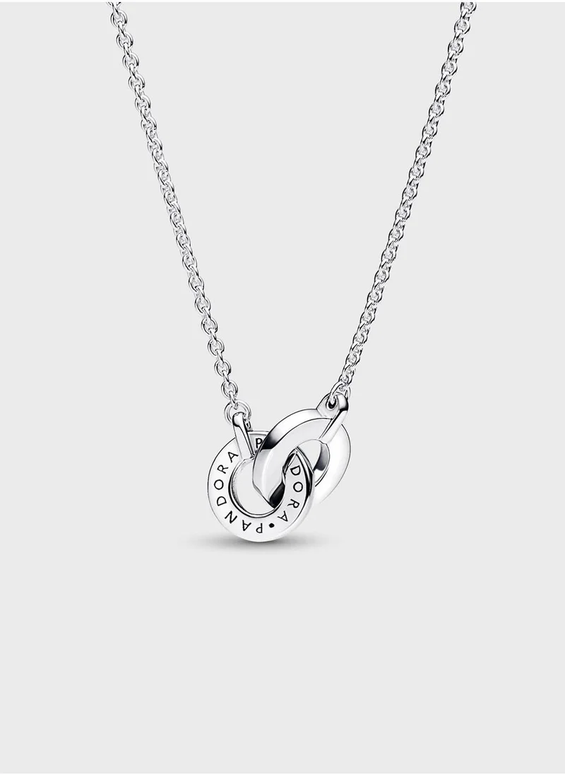 باندورا قلادة بتصميم مرصع بالكريستال ومتداخل ومزين بشعار الماركة