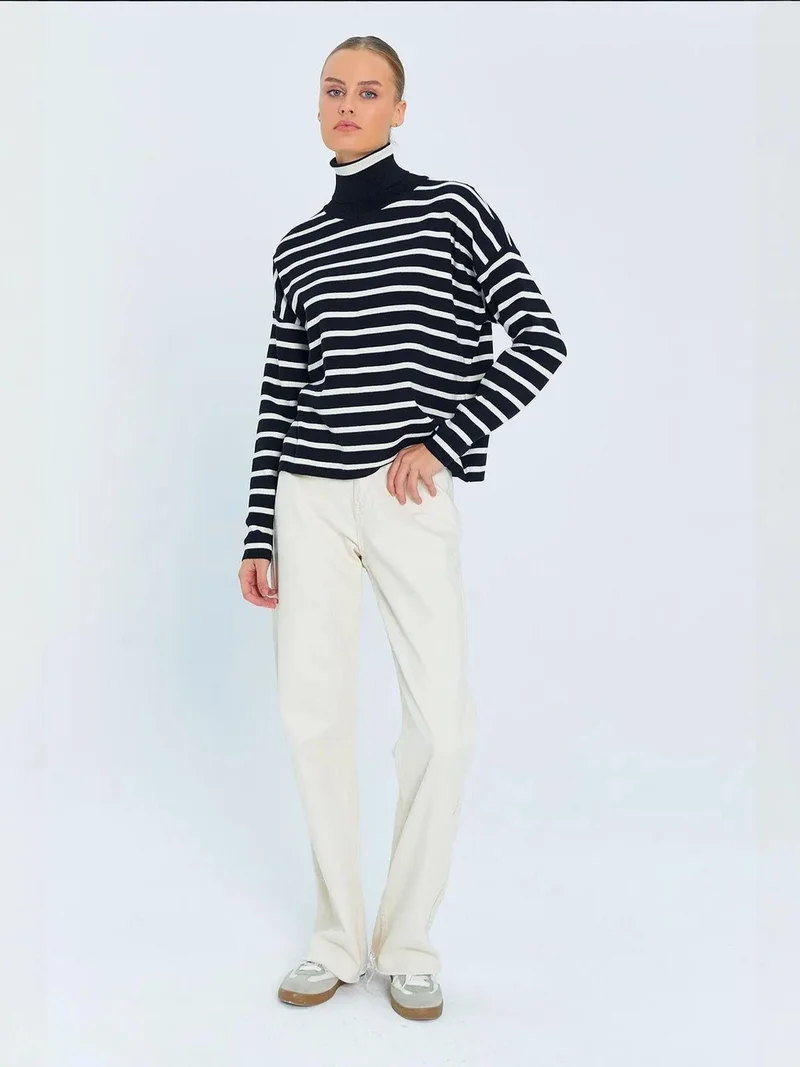 ميكسراي سترة برقبة عالية مضلعة مخططة من ميكسراي