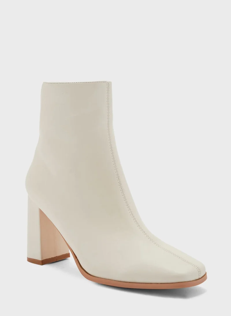 ايلا Pointed Slim Block Heel Boot